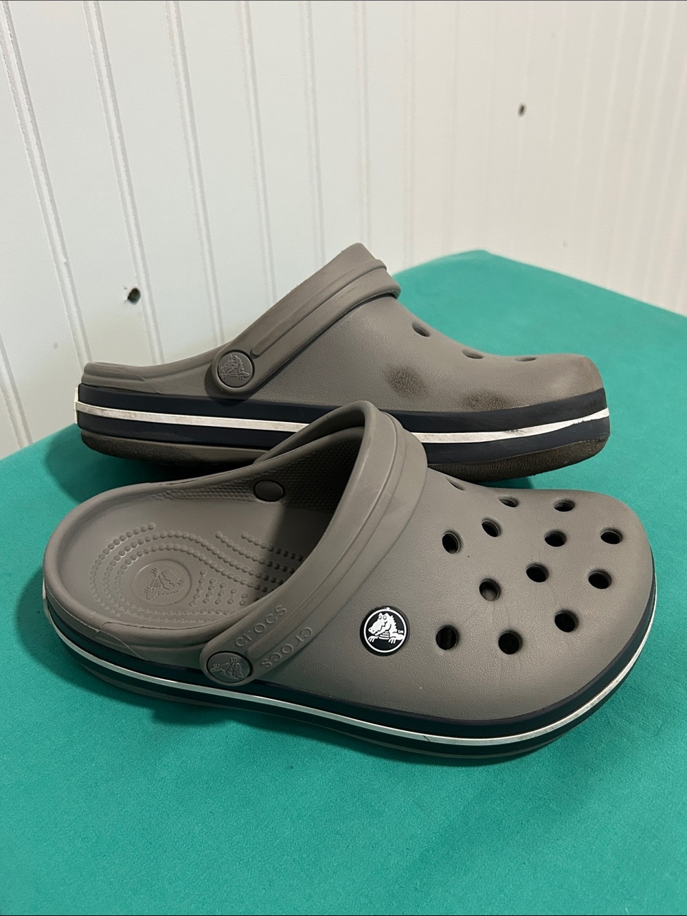 CROCS Kids’ Crocband Clog in light grey Sz: J3 - Picture 3 of 12